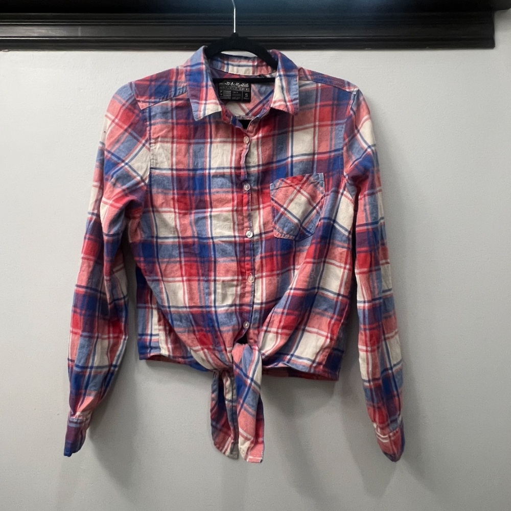 SAINTS & MORTALS WOMEN’S LONG SLEEVE FLANNEL TOP, SIZE SMALL, RED/WHITE/BLUE